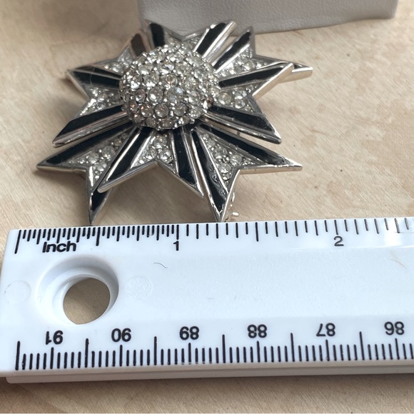 Vintage- Ciner- Enameled & Pave of Diamanté, Maltese Cross Brooch - Picture 10 of 11